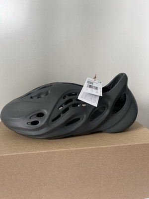 Adidas Foam Runner Carbon - Schwarz (Gr. 46)