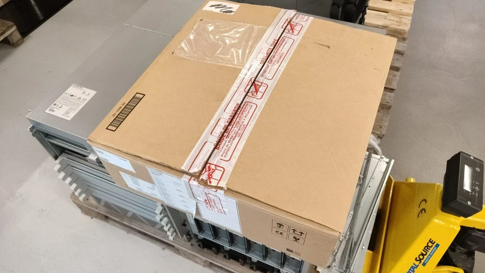 Cisco N2K-C2232TF-E Nexus 2232TM-E 10GE Fabric Extender 2PS, 32x1/10GE + 8x10GE - Image 3 of 4