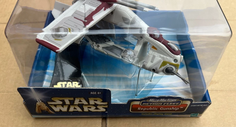 STAR WARS MICRO MACHINES ACTION FLEET REPUBLIC GUNSHIP SHIP 2002 UA55 - Image 4 of 4