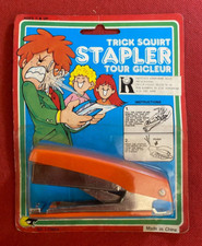 SCHERZO DI CARNEVALE PARTY vintage TRICK SQUIRT STAPLER TOUR GICLEUR CUCITRICE