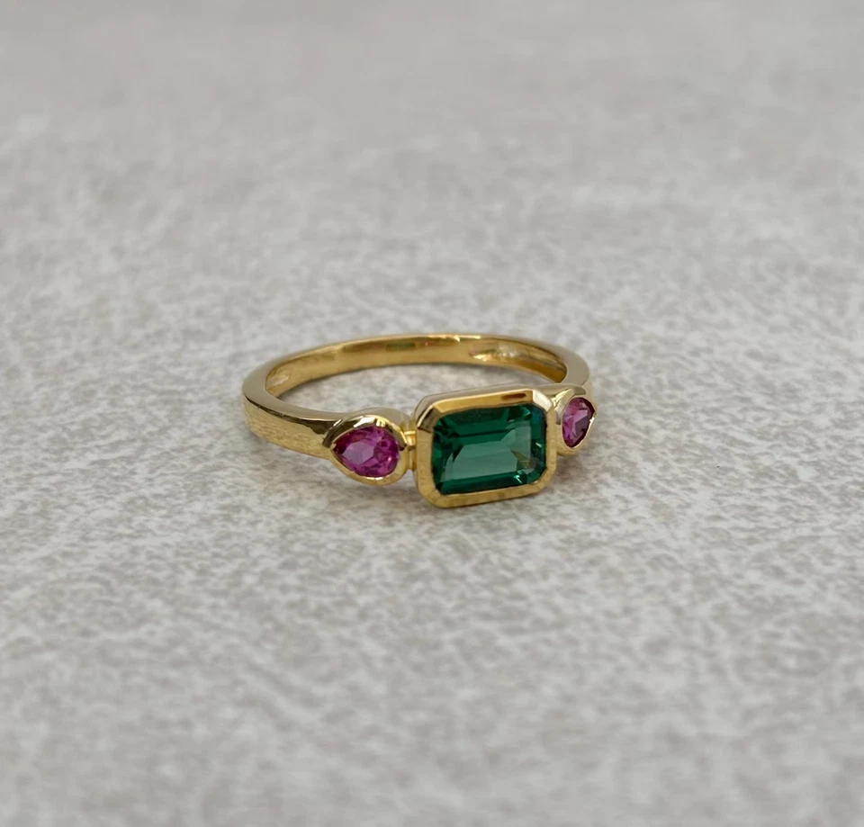 Обручальное кольцо с имитацией изумруда огранки 2 карата с покрытием из желтого золота 14 карат - Изображение 3 из 4