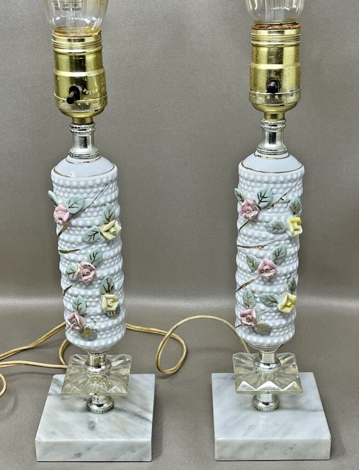 DOS 12" Lámparas Boudoir Vintage Casi Como Nuevas Blanco Porcelana Capodimonte Estilo Floral Foto 3 de 4