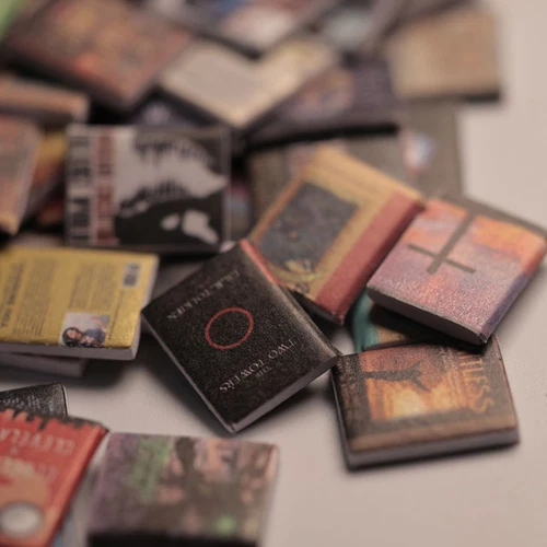 200pcs Miniatures 1/12 Scale Minifigures Dollhouse Old Books Bookshelf Library - Bild 5 von 17