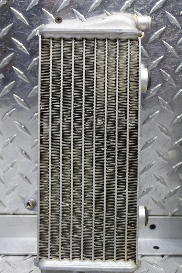 2009 KTM 450 XC-F ЛЕВЫЙ/ПРАВЫЙ РАДИАТОРЫ 77335008000 - Изображение 2 из 4