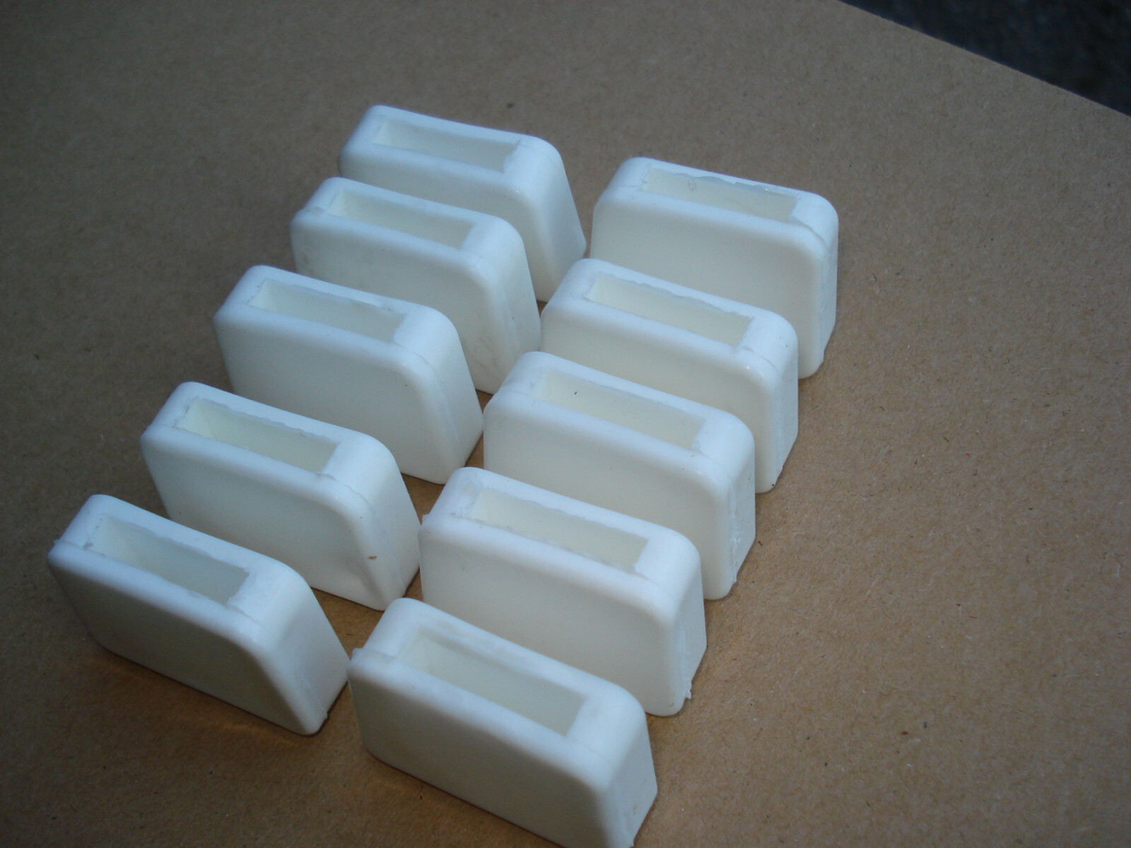 Patin de chaise type IKEA blanc pour protéger le parquet | Embout fer plat 20x5mm