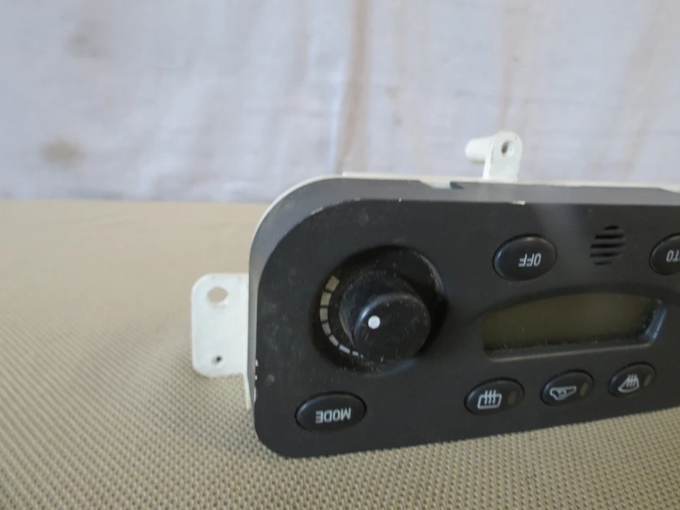 01 02 03 04 05 Saturn L200 L300 AC Heat Temperature Climate Control 22696058 - Image 3 of 4