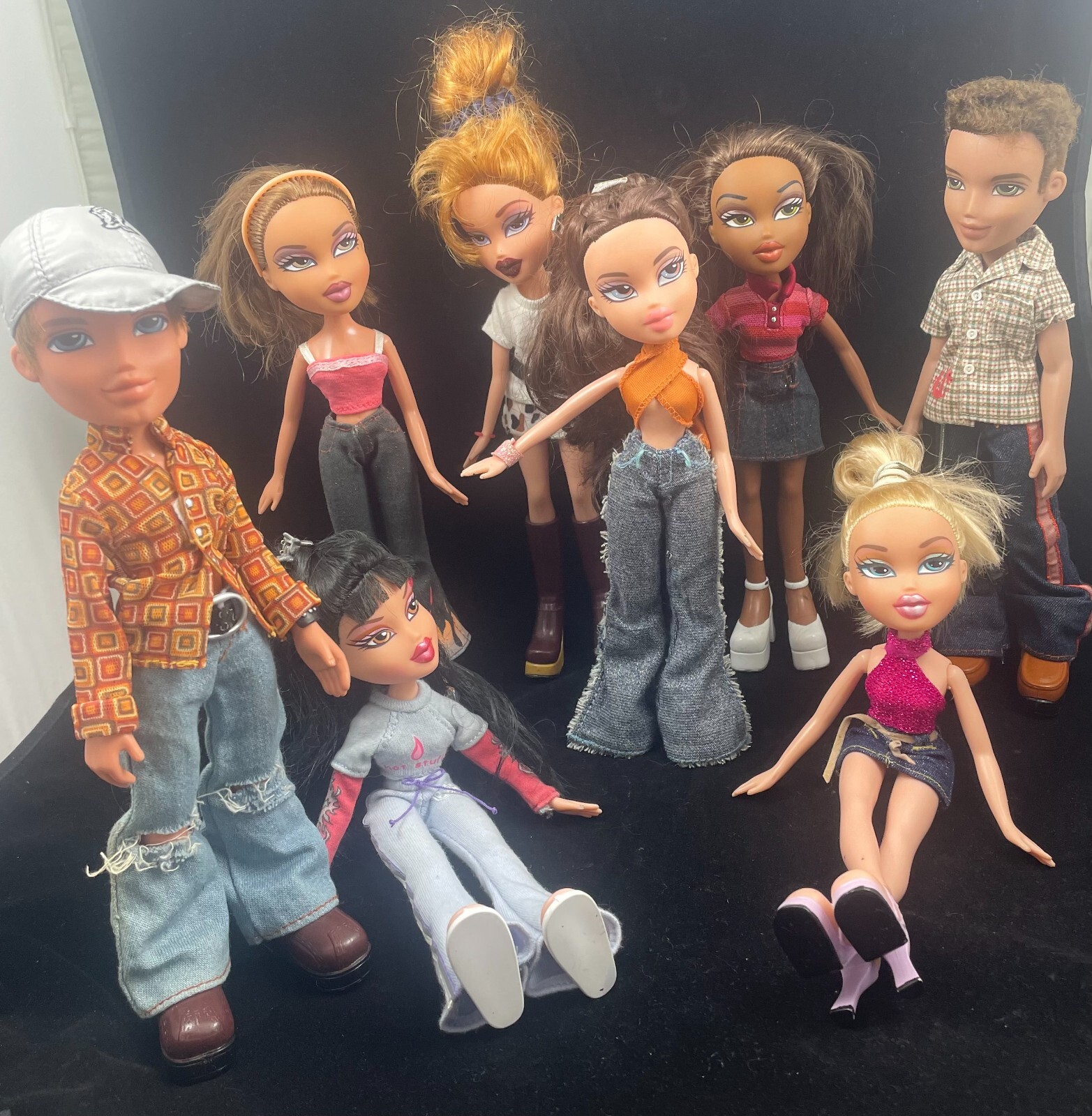 Lot of 8 BRATZ Dolls – 6 Girls & 2 Boys – Full-Size Collectibles