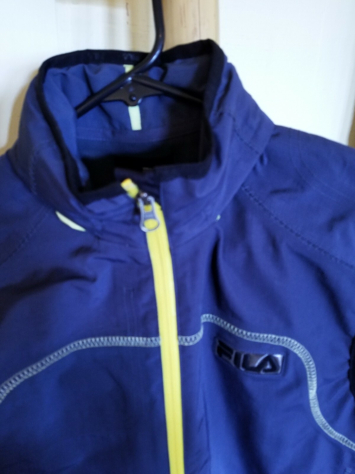 FILA Performance Gilet donna con zip M blu scuro con rifiniture giallo fluo cappuccio. Us intime ottimeioni
