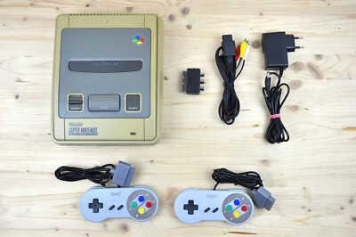 SNES - Super Nintendo Konsole mit 2 Controller (gebrauchter Zustand)