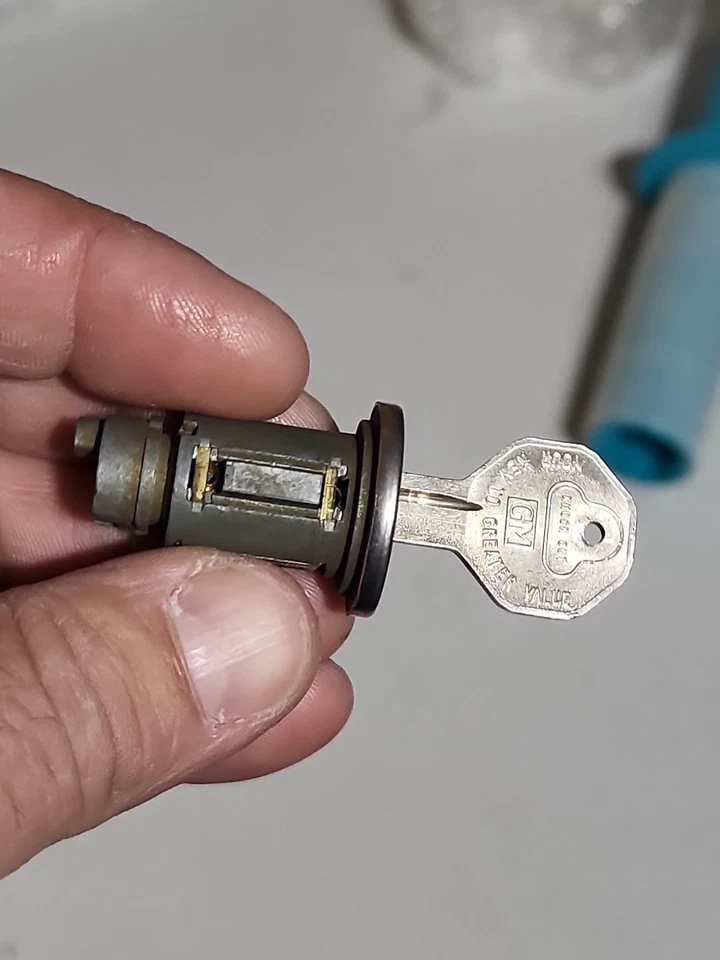 Cadillac Pontiac Tempest Chevrolet 1963-1965 bloqueo de encendido con llave GM NOS Foto 4 de 4