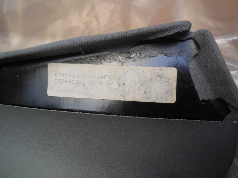 NOS 1989 福特 Aerostar 座椅侧盖和板 E99Z-12624A04-F — 第 4/4 张图片