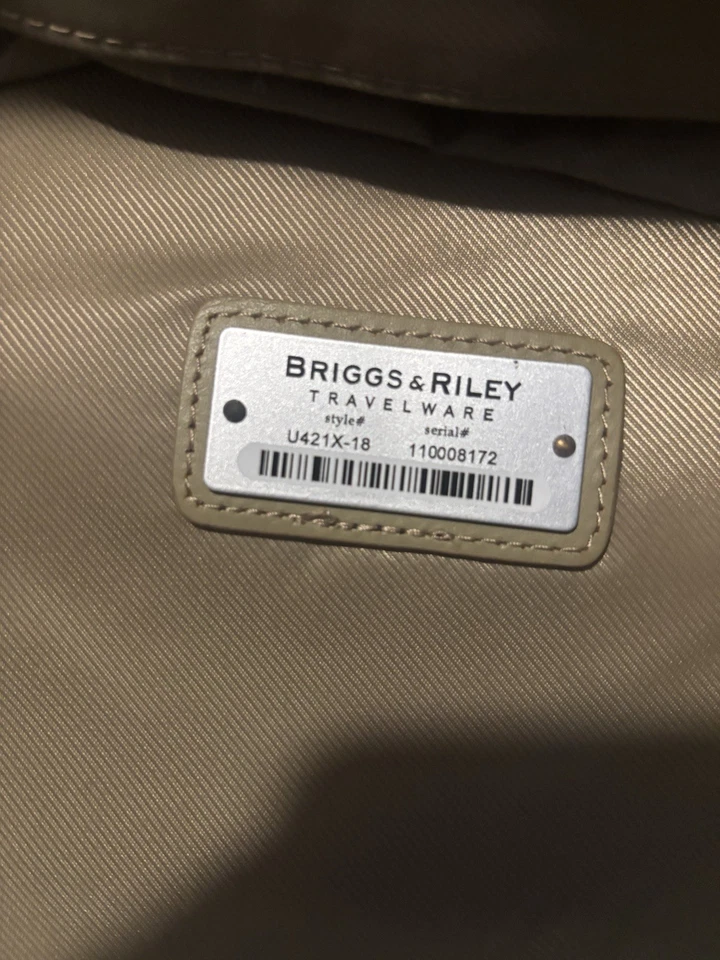 22" Briggs and Riley Baseline 04-U22LX-18-Expandible Equipaje de Mano, Apenas Usado Foto 4 de 4