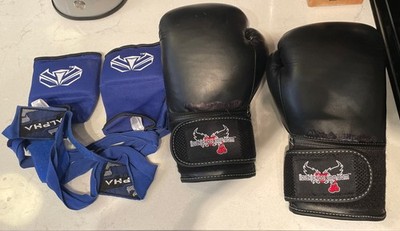 I Love Kickboxing Black 12oz Gloves & 2 Alpha Hand Wraps Glove Style - used Once