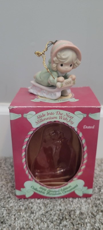 Vintage 1999 Precious Moments Christmas ornament