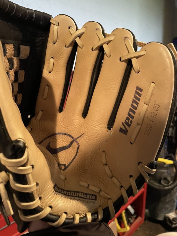 Vintage very good condition Nike Venom Diamond Ready Baseball Glove RHT 12"