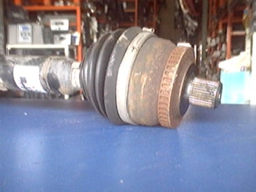 Antriebswelle Links Vorne 8D0407271BE VW Passat 1.8 5V 92 KW 125 PS 41179 Km