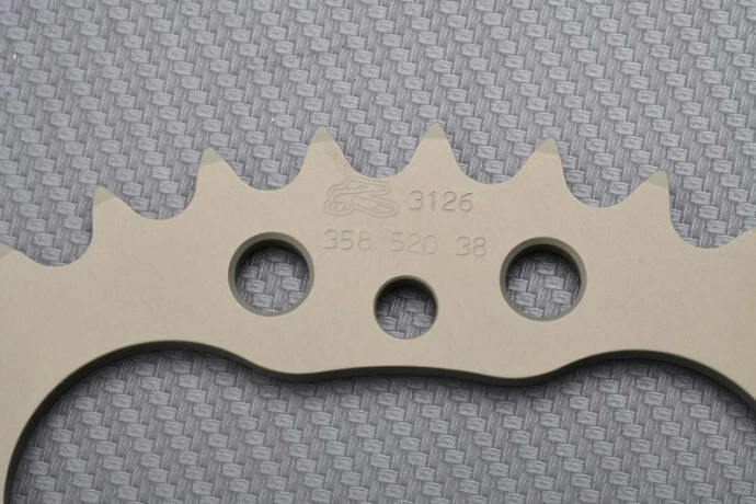 Corona RENTHAL Light 38 Denti L: 520 DUCATI 848 EVO 2011-2015 Ref 358-520-38P-HA Foto 3 de 3