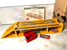 1997 HALLMARK KIDDIE CAR CORNER COLLECTION-Mechanic's Lift &Toolbox #QHG3608 NEW
