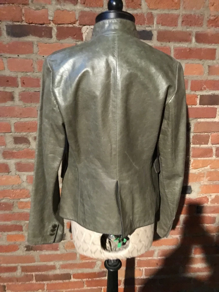 Chaqueta corta de cuero verde cuello Nehru de Paul Smith para dama 42 6 Foto 2 de 4