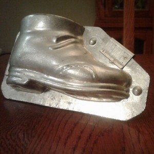 ANTIQUE GERMAN J. MATAUSCHEK WIENI #4 CHOCOLATE CHRISTMAS SHOE MOLD 5 1/2" X 3"