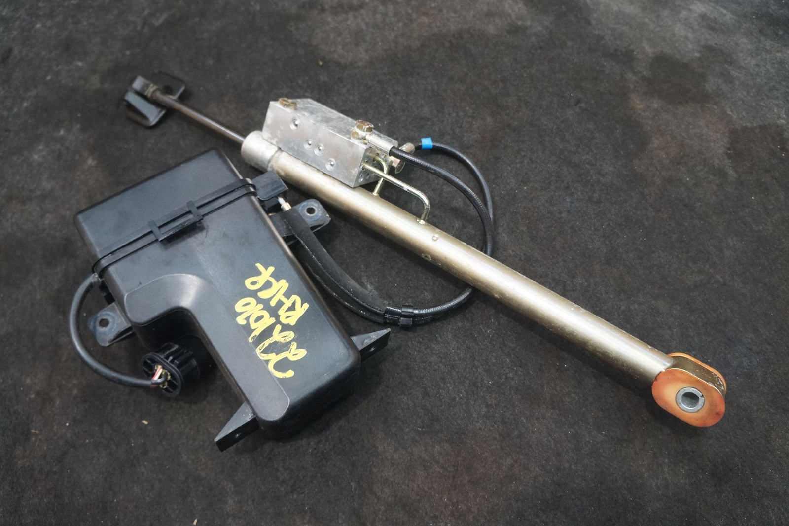 Rear Door Extended Opening Pump Strut 41520446777 OEM Rolls Royce Phantom 2004