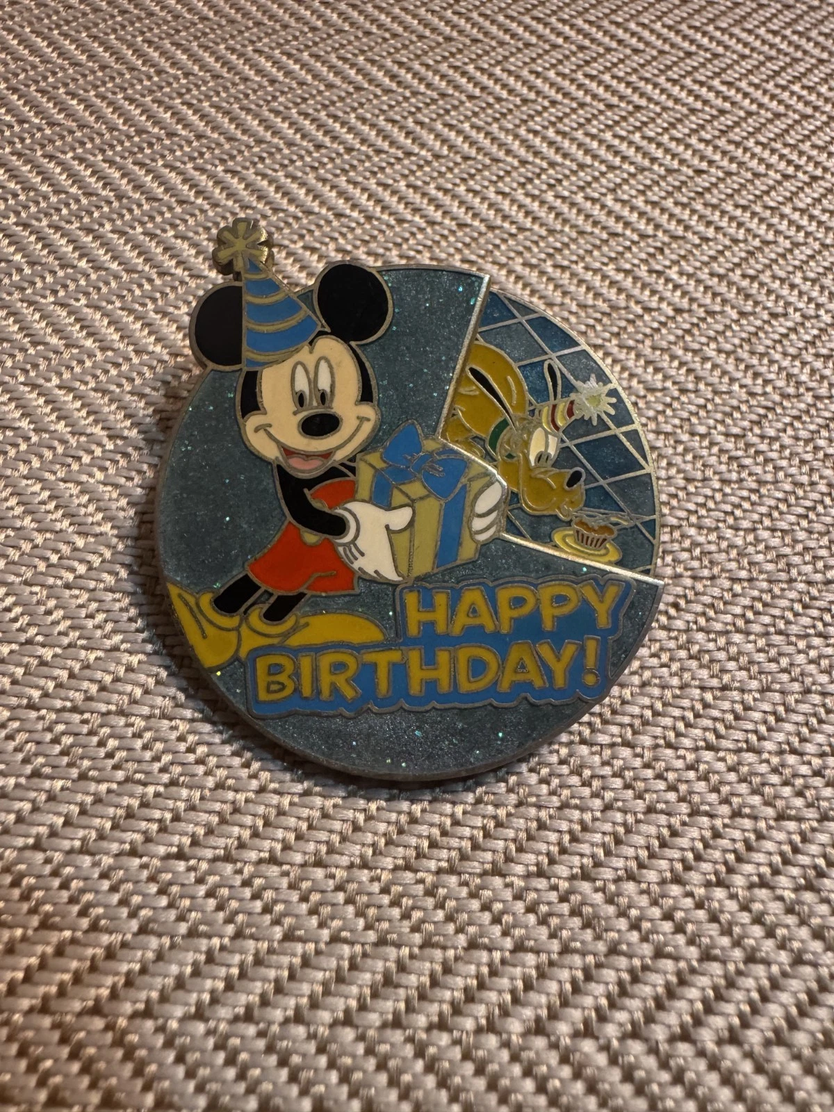 DLR 2006 Happy Birthday Mickey Mouse Goofy Donald Duck Minnie Pluto Spinner Pin