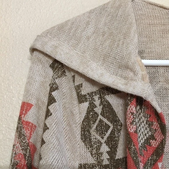 Cárdigan tejido largo con capucha casi famoso patrón azteca talla L Foto 2 de 4