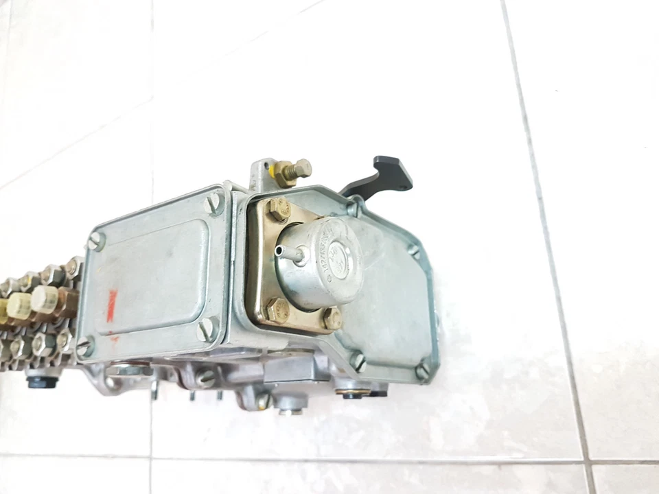 Bomba de inyección de combustible Bosch 0403245005 para Mercedes W123 300 TD (1976 - 1985) Foto 4 de 4