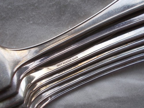 7 IS 1847 Rogers Bros SIHOUETTE 7 1/2" Dinner Forks Silverplate Flatware Silverw - Picture 8 of 8
