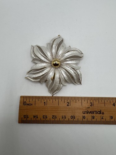 Vintage 1960s Celebrity Signed Large White Gold Tone Flower Brooch Pin 3" - Picture 4 of 4