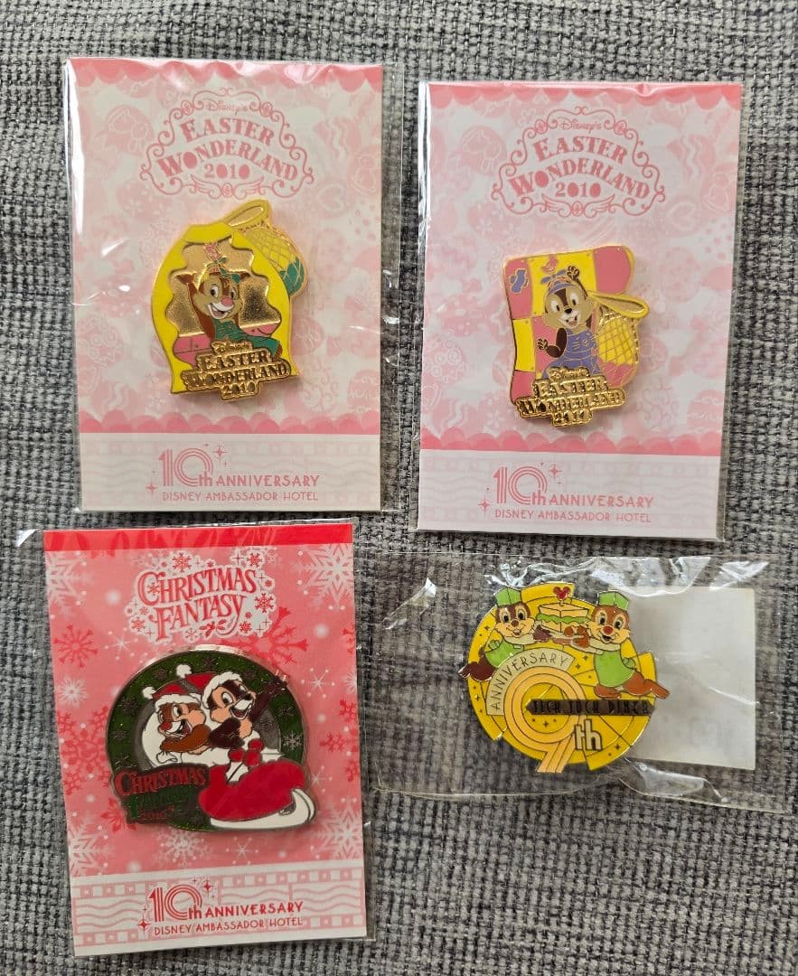 Chip and Dale Pin Badge Set Disney Disneyland 2010 2009 collectibles