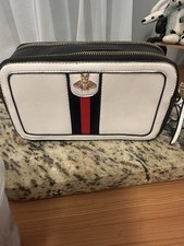 Bee Crossbody Bag Dual Zippers Gold Toned Chain Strap Navy Blue/Cream/Red Iconic