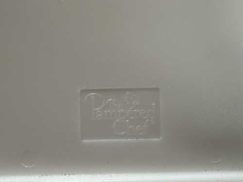 Pampered Chef Cut & Measure Cutting Board 1028 w/ 3 Measuring Cup Insert Retired - Picture 4 of 4