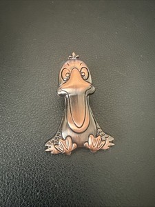 Peaceful Pelican Copper Pin /75 Veefriends Treasure Chest 2025