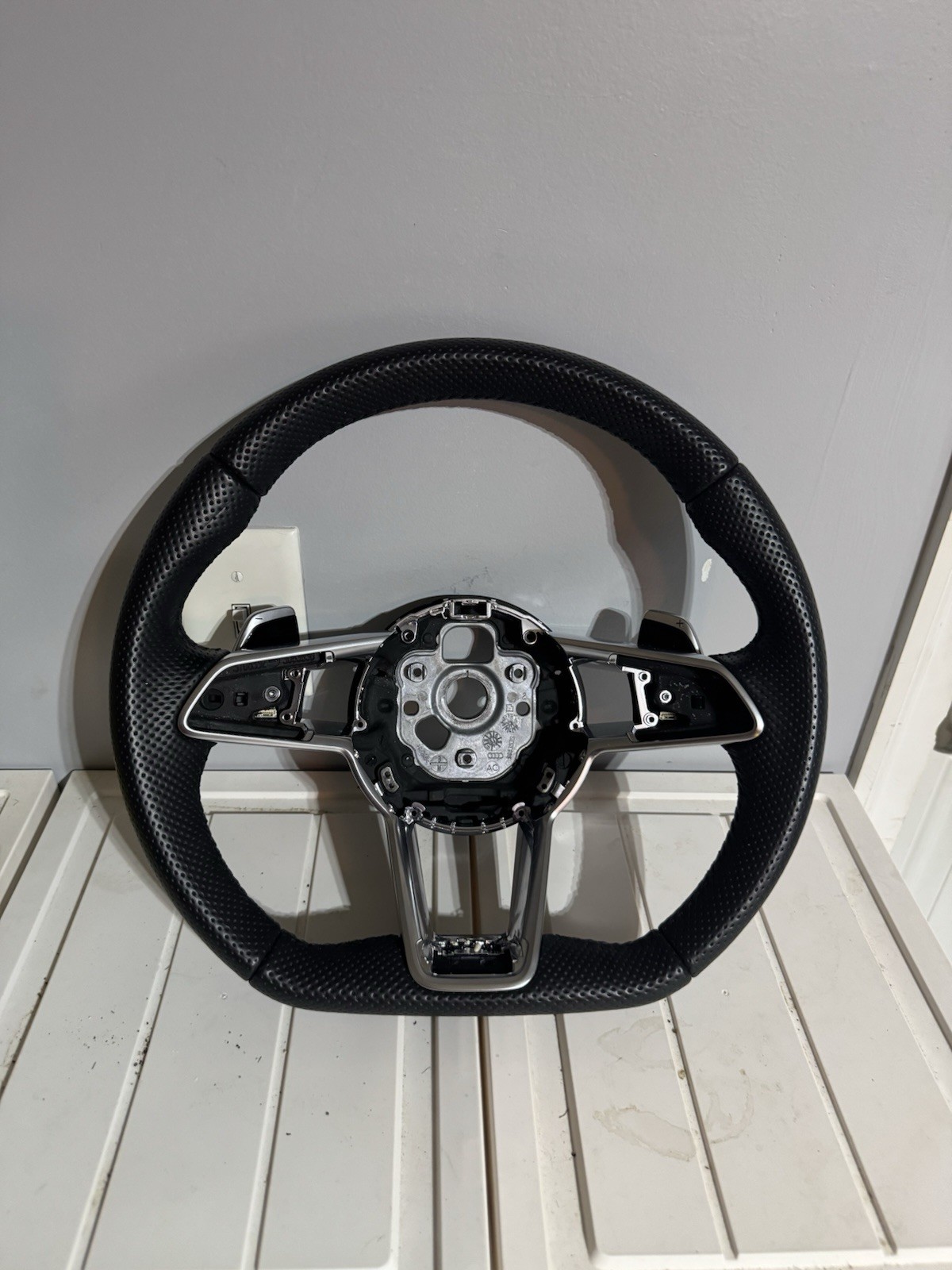 2020 AUDI R8 PERFORMANCE STEERING WHEEL W/ PADDLE SHIFTERS * LIKE NEW*