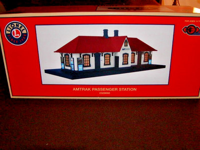 Lionel 2329060 Amtrak Passenger Station O 027 MIB New 2023 Plug Expand Play Seal