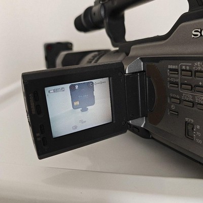 Sony DCR-VX2100 Digital HandyCam recorder 2.5 inch monitor