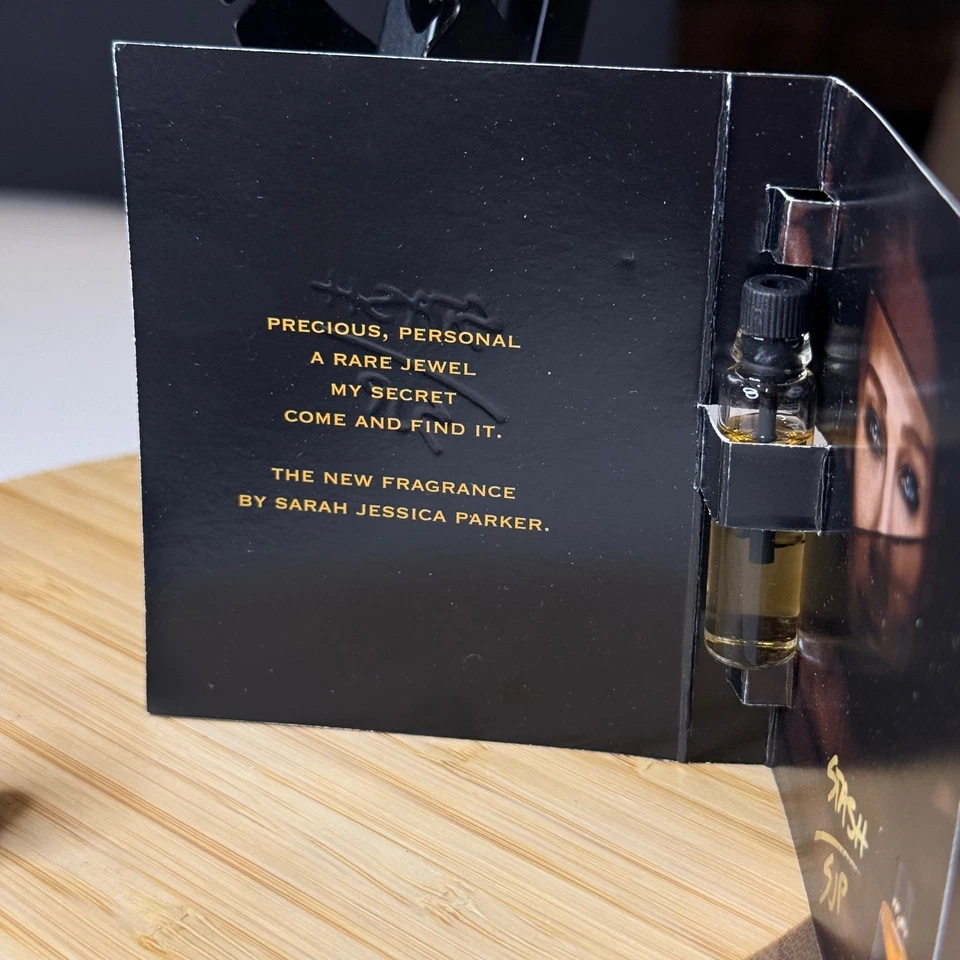 Sarah Jessica Parker Stash SJP Eau de Parfum Elixir Muestra Frasco 1,5 ml Foto 3 de 4