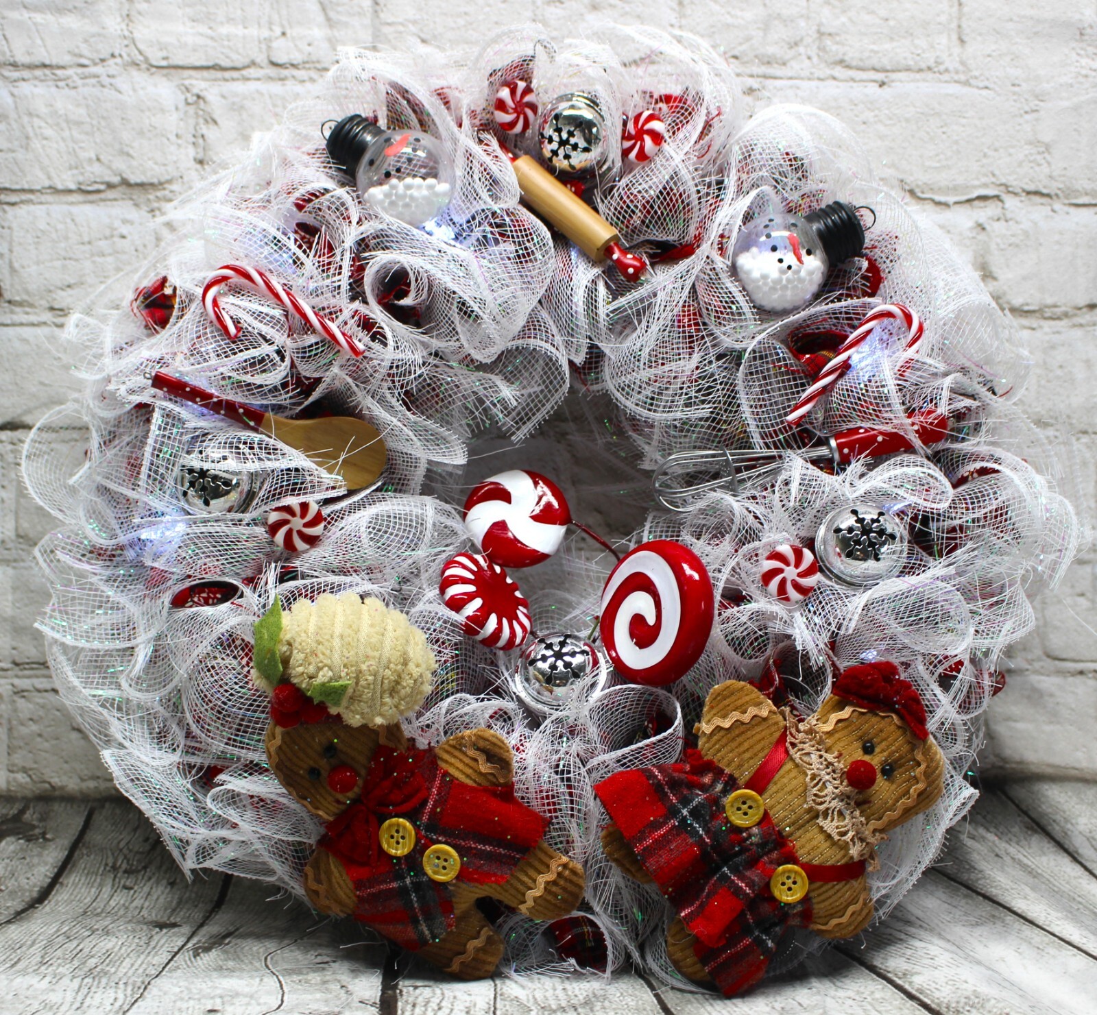 Handmade 18-Inch Red and White Gingerbread Cookie Christmas Wreath with Lights