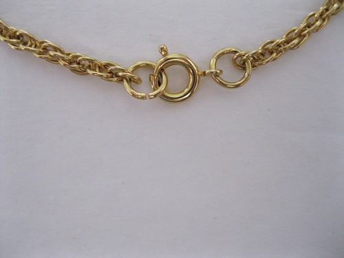 Filigree Pendant Necklace Teardrop Oval White Goldtone Jewelry UNSIGNED VINTAGE - Picture 3 of 5