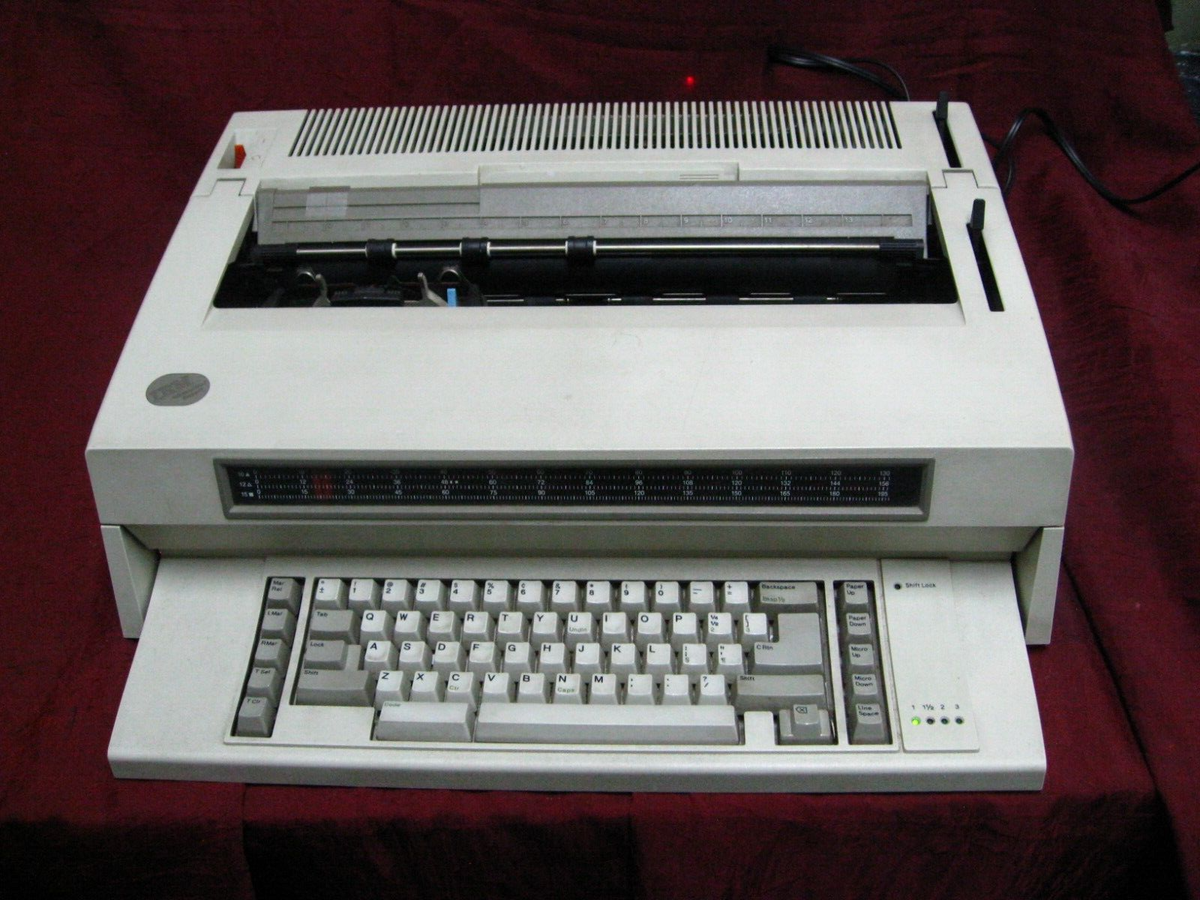 Lote 032 - Maquina De Escribir, IBM - Subastas En México