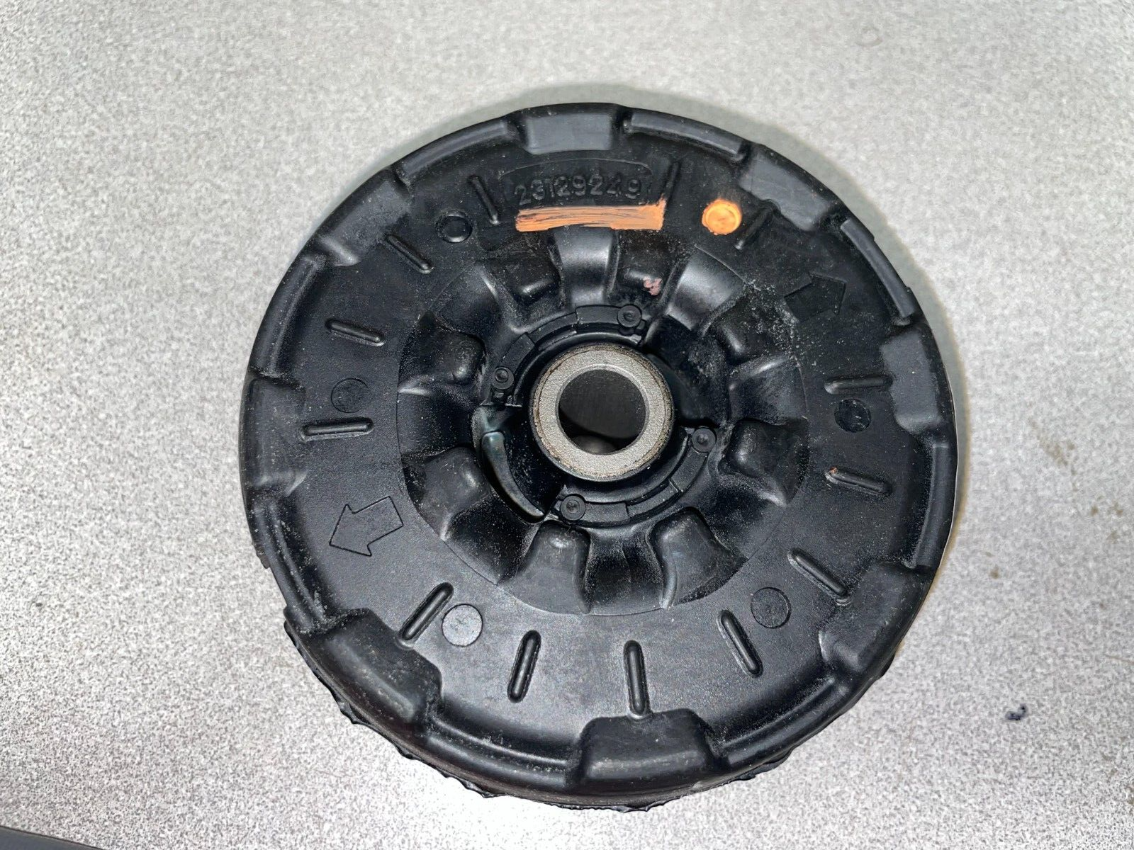 NOS GM OEM Suspension Strut Mount 2010-2015 Buick Allure 84583352 