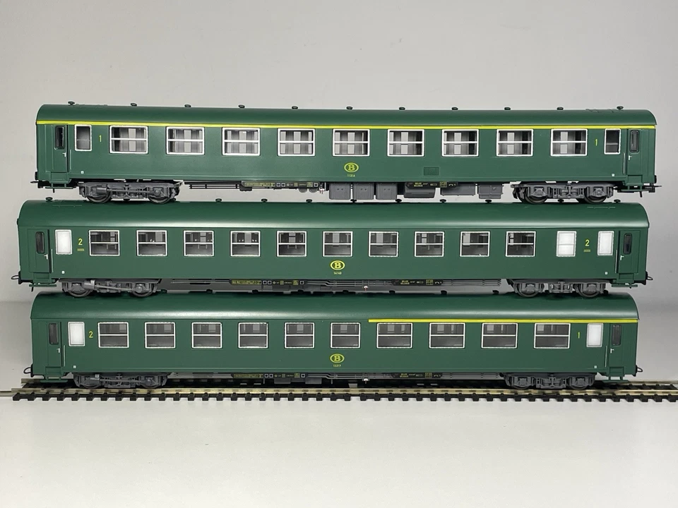 Rare Heris 12140 Belgian SNCB Type I4 / I5 Coaches Triple Pack Set - HO Scale - Image 2 of 4