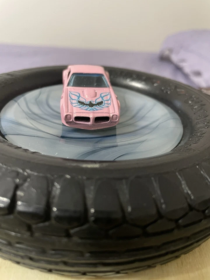 HOT WHEELS 73 PONTIAC FIREBIRD 2025 PROTOTIPO PRUEBA ROSA PILOTOS REALES COMO NUEVO Foto 3 de 4