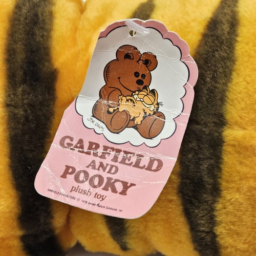 Vintage 70s Garfield Plush 12" Cat Holding Pooky Bear 1978 w/ Paper Tag! - Picture 6 of 10