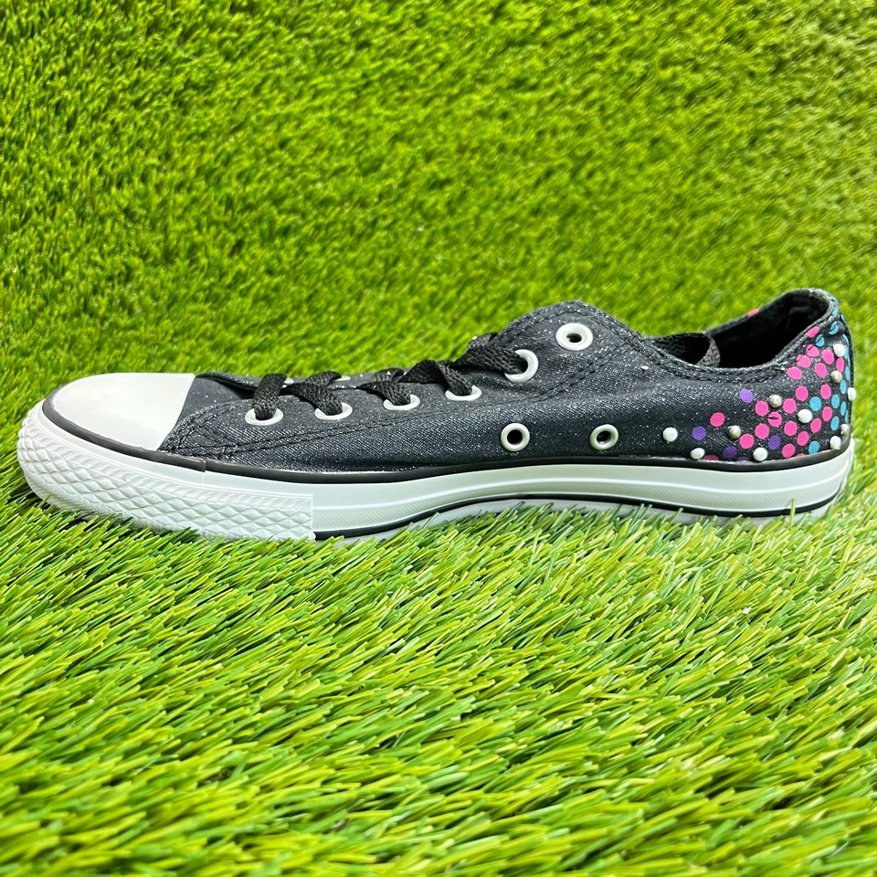 Tênis esportivo Converse Chuck Taylor All Star baixo feminino tamanho 9 preto - Imagem 2 de 4