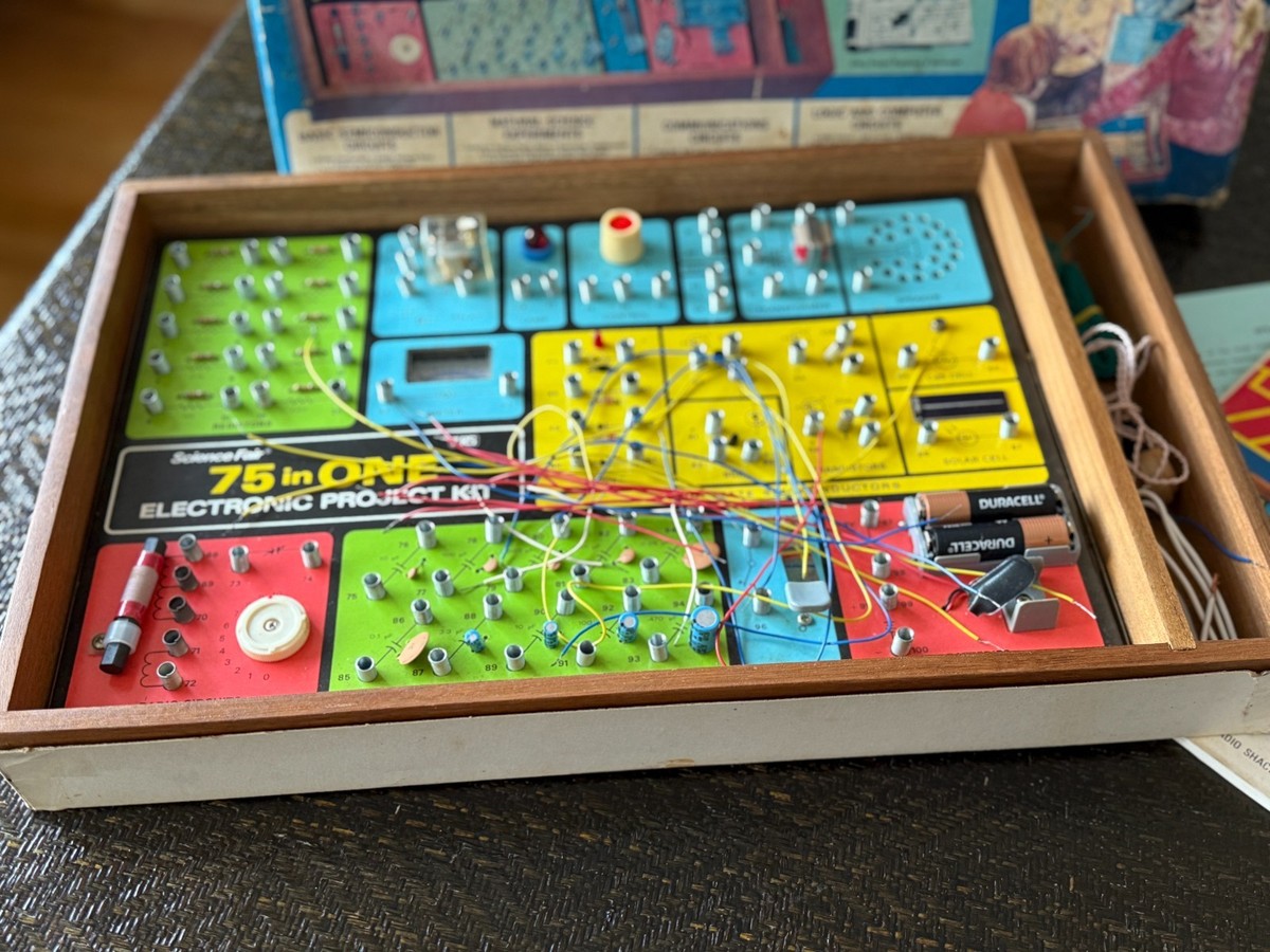 ●THE E PROJECT Vintage 1976 Radio Shack Science Fair 75 in 1 Electronic