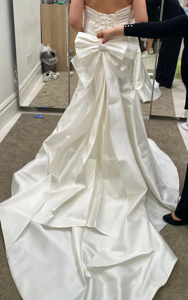 Beautiful Pnina Tornai Strapless Mikado Fit and Flare with Draped Bodice and Bow - Image 2 of 4