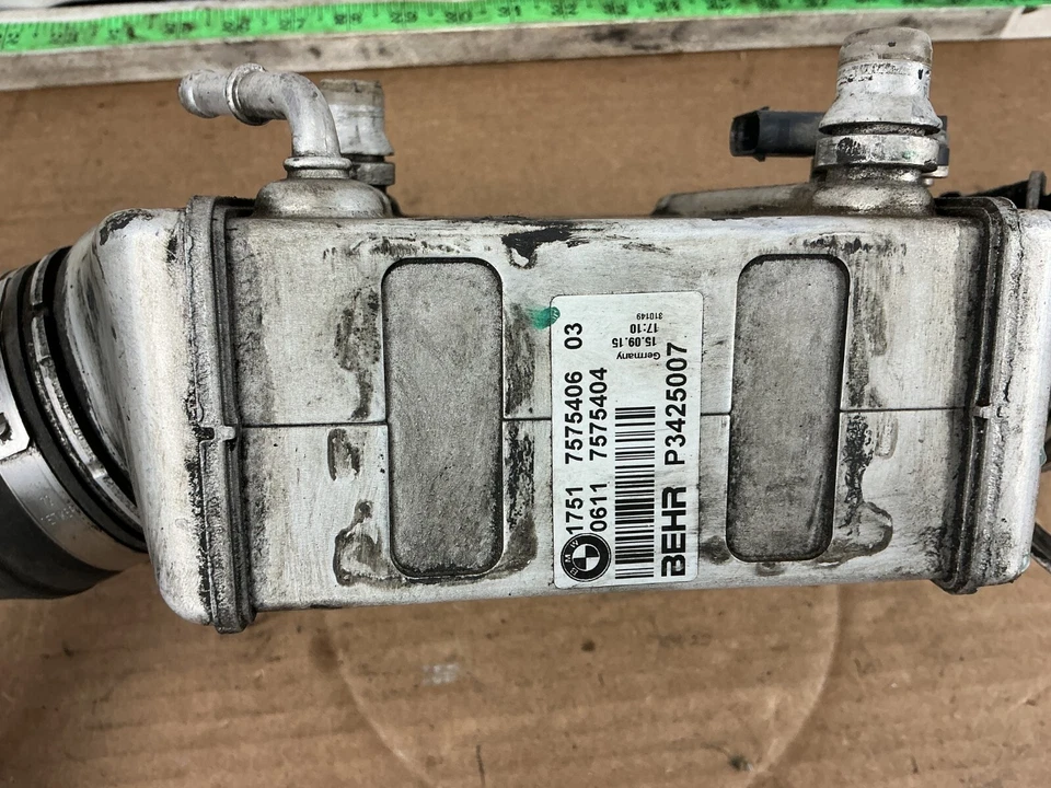 Intercooler de ar turbocompressor esquerdo motor BMW X5 E70 2014-2018 7575406 FABRICANTE DE EQUIPAMENTO ORIGINAL - Imagem 4 de 4