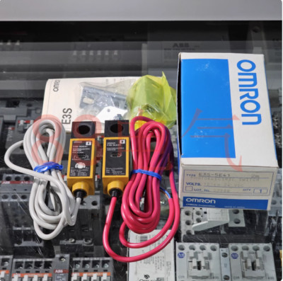 1Pcs New Omron E3S-5E41 photoelectric E3S-5DE41+E3S-5LE41